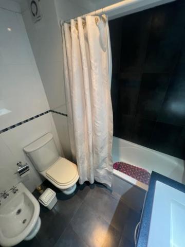 Apartment Manu. Moderno 2 Grande Y Luminoso. 2 Banos. Cochera. Amenities